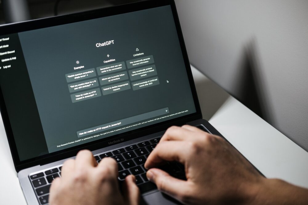 L’Impatto dei Chatbot sulla Decisione: Un Esperimento con ChatGPT