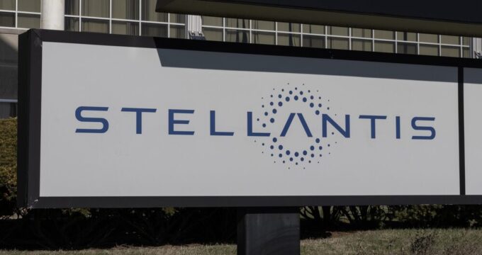 Logo Stellantis