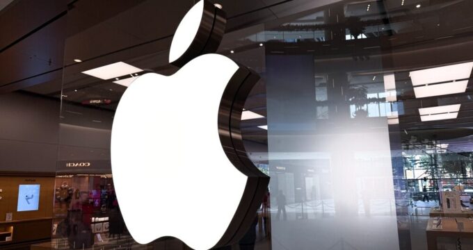 Logo di Apple e OpenAI