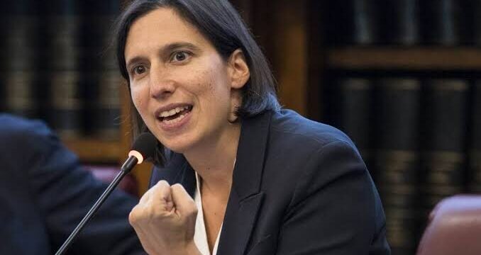 Elly Schlein durante un incontro politico
