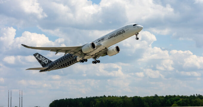Airbus A350F in volo