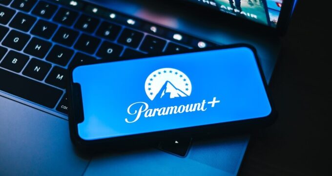 Paramount offre concessioni per fusione con Warner Bros. Discovery