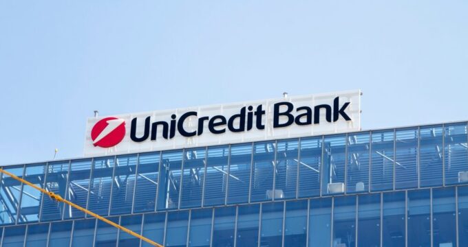 Logo di UniCredit e Commerzbank