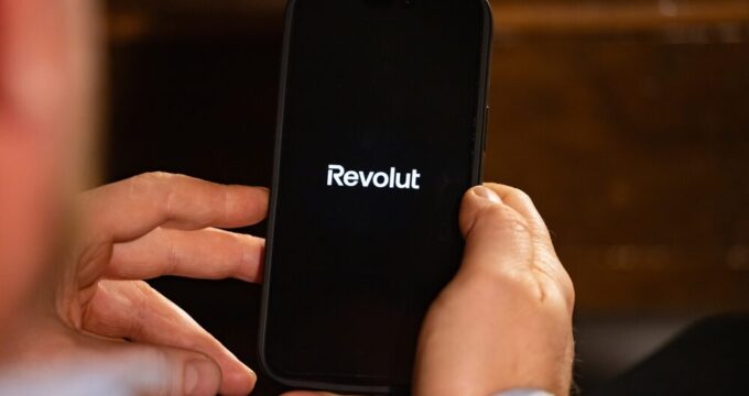 Rappresentazione del sistema di pagamento facciale di Revolut