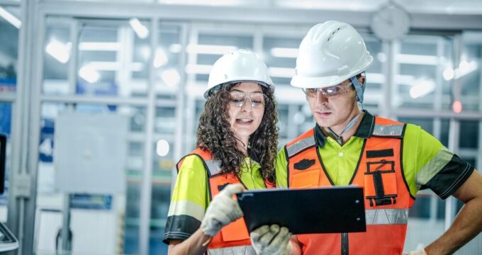 Ufficio moderno con tecnologia integrata