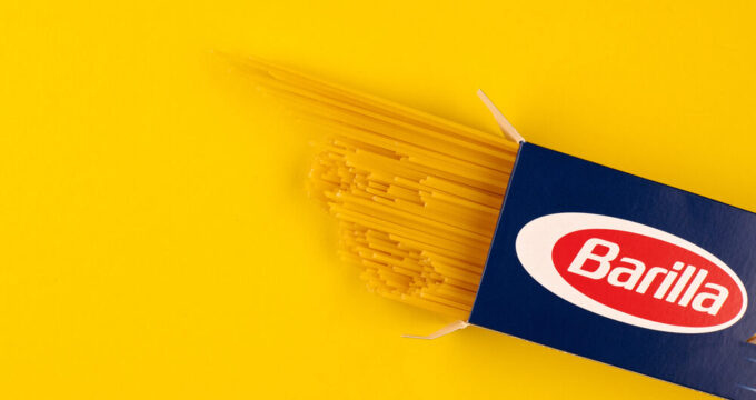 Barilla e Legambiente durante la pulizia del torrente Parma
