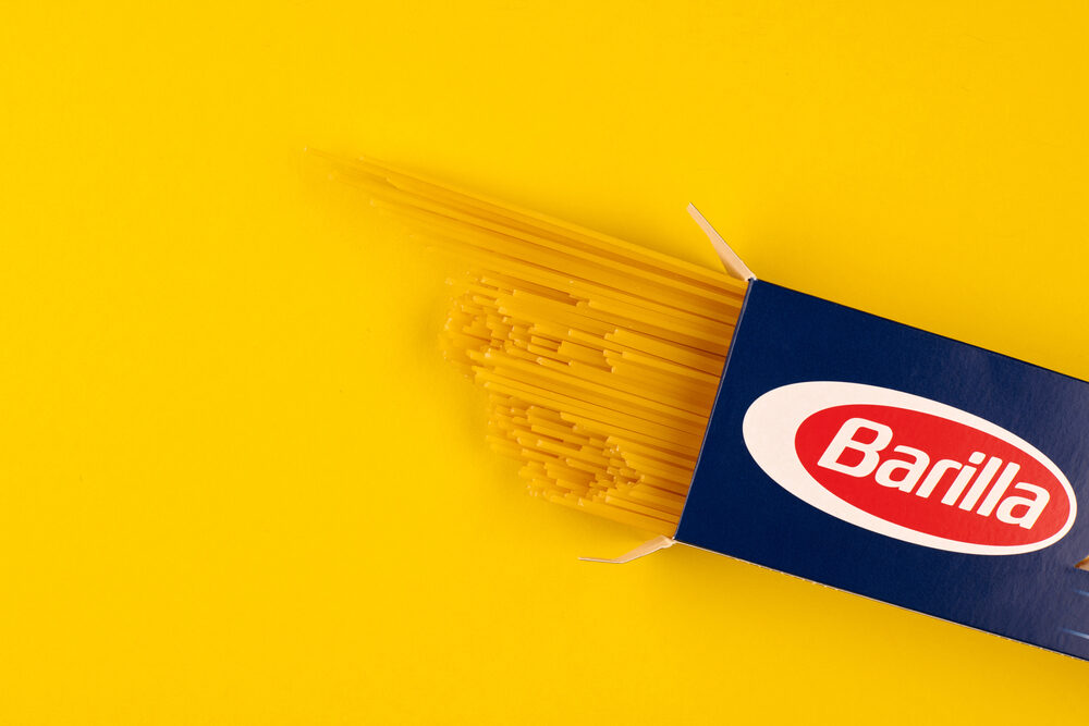 Barilla e Legambiente durante la pulizia del torrente Parma