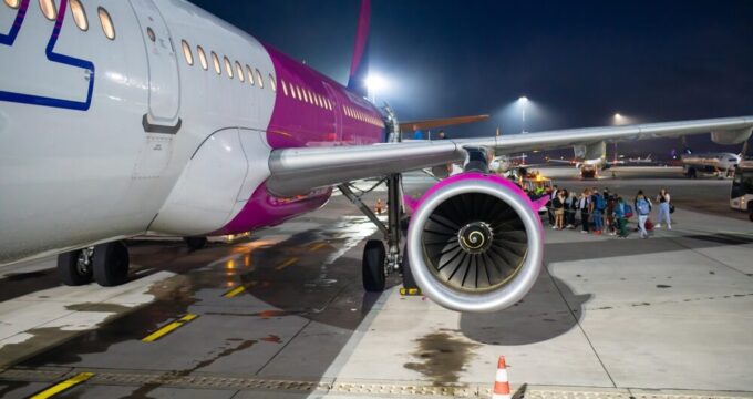 Aerei Wizz Air in attesa di decollo